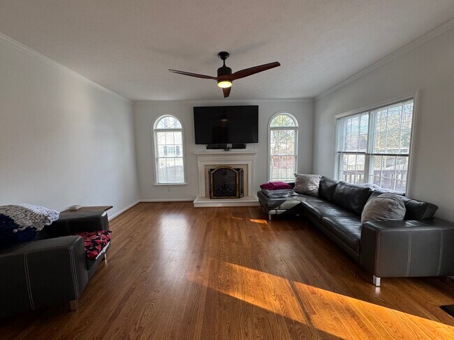 Building Photo - 307 Ludlow Dr