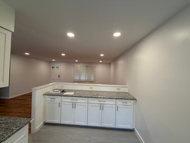 Building Photo - 930 Dorncliff Ln