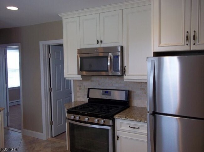 Building Photo - 11 Frelinghuysen Ave