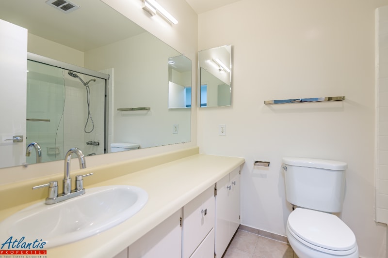 Building Photo - 555 S 10th St