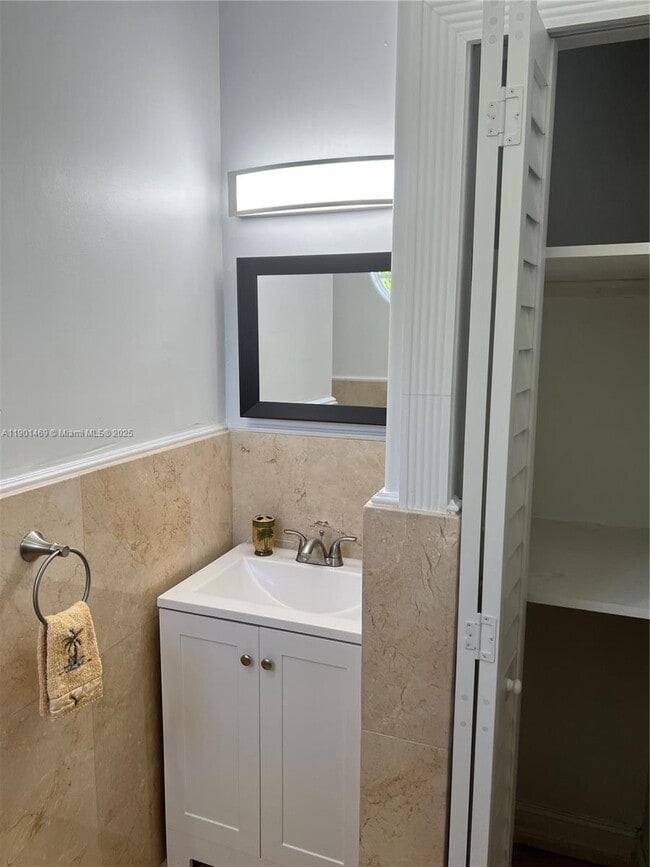 Building Photo - 6795 SW 98th St