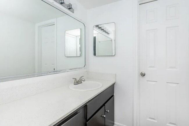 Building Photo - 4400 Memorial Dr