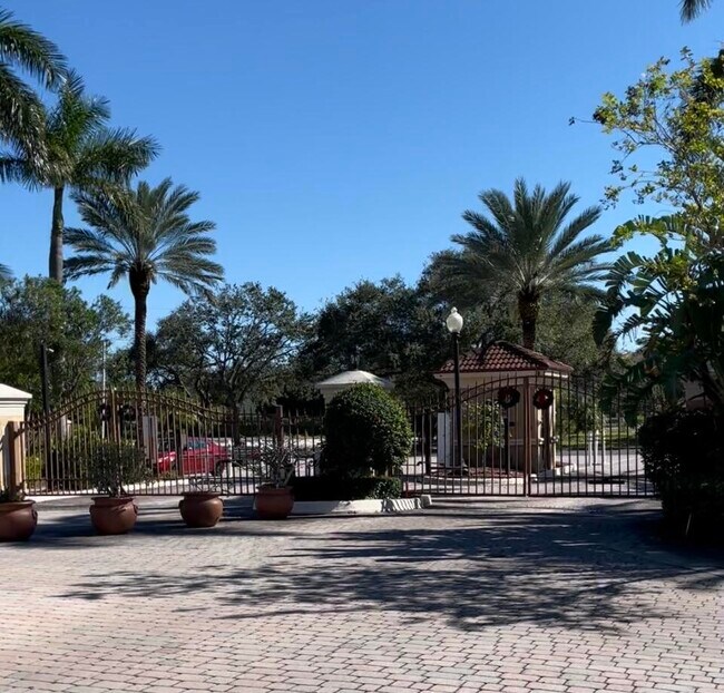 Building Photo - 110 Villa Cir