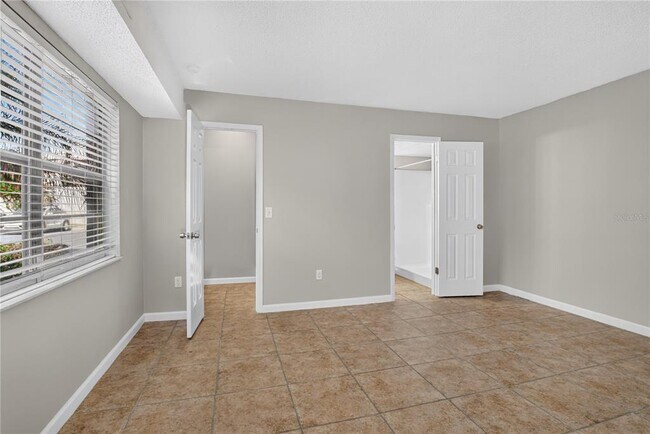 Building Photo - 53 Windtree Ln