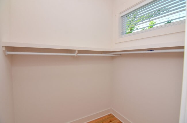 Building Photo - 411 Mcadoo Ave