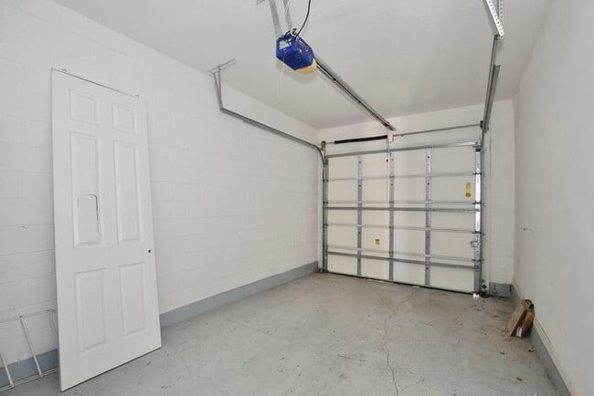 Building Photo - Spacious 4/2.5 Townhome in Gated Community in Avalon Park - Orlando