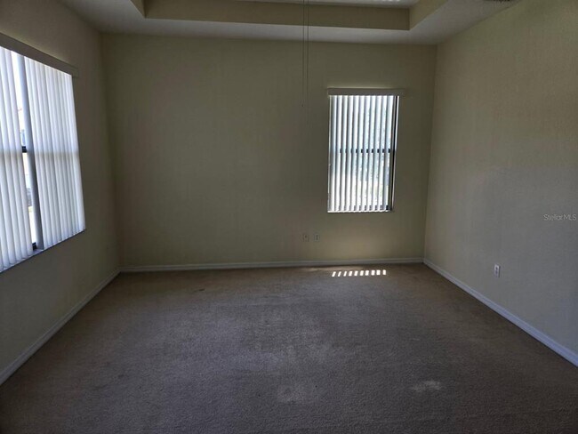 Building Photo - 1250 Clove Dr
