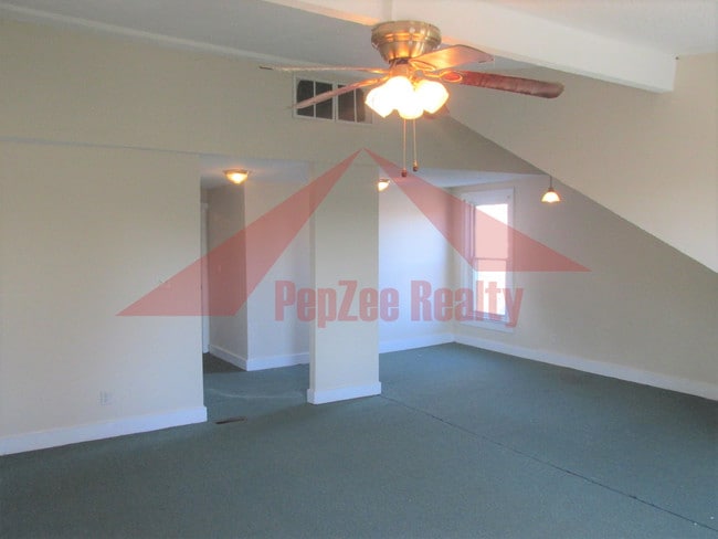 Building Photo - 2125 Catalpa Dr