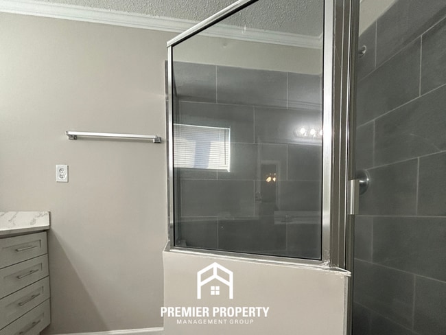 Building Photo - Newly Renovated 3-Bedroom Home for Rent in Memphis, TN - 2-Story Home with Garage & Fenced Yard