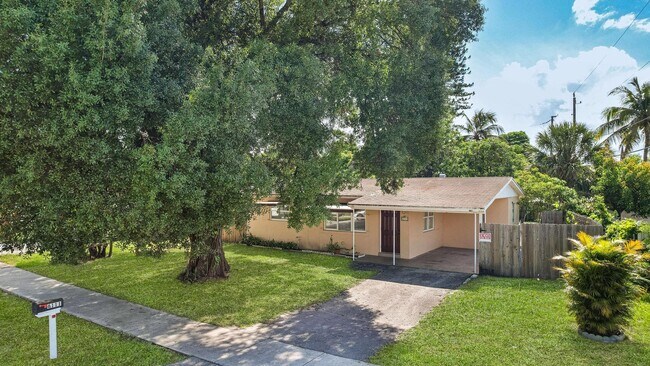 Building Photo - 6111 NW 43rd Ave