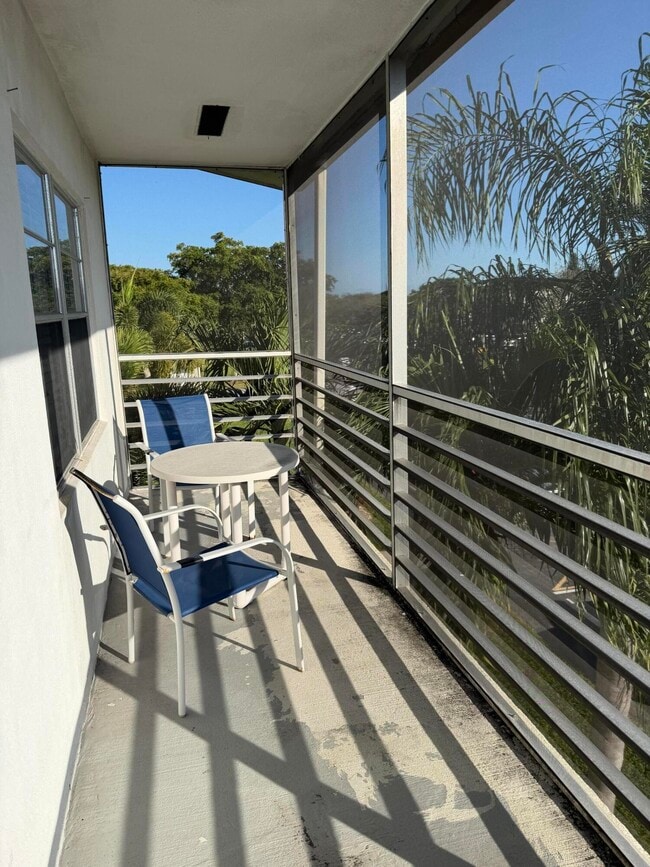 Building Photo - 332 Mansfield G