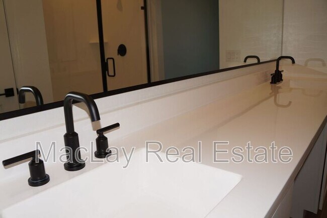 Building Photo - 6123 S Oxley