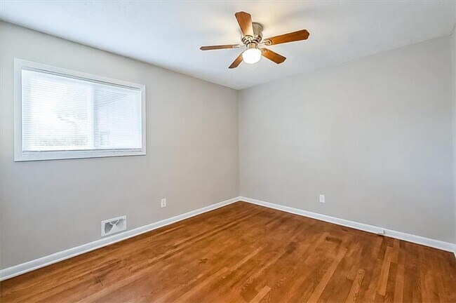Building Photo - 1076 Vonda Ln SW