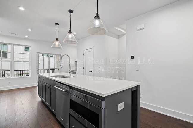 Building Photo - 201 New St