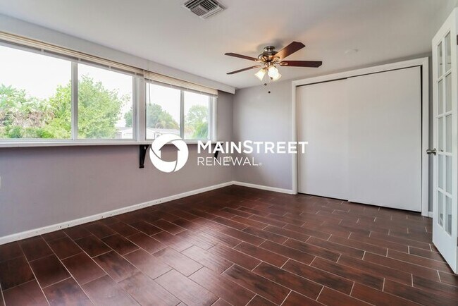 Building Photo - 3 Bedroom Pet-Friendly Home in Holiday, FL with Main Street Renewal