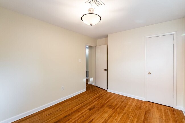 Building Photo - Midtown 3BR Near UAMS w/ Hardwoods, W/D, & Fenced Yard