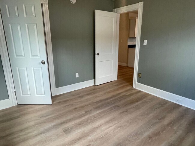 Building Photo - 38 Graham St