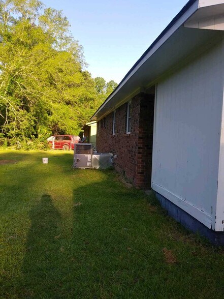 Building Photo - 612 Gaines Ave