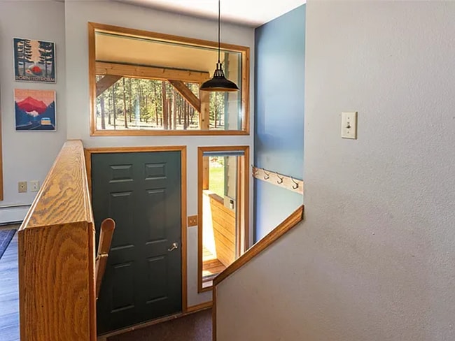 Building Photo - Beautiful spacious 3 bed, 3 bath home situated on 2.53 private acres in Stevensville.