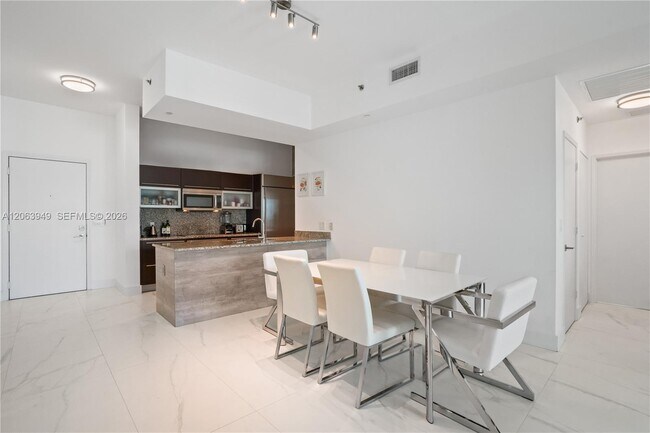 Building Photo - 950 Brickell Bay Dr