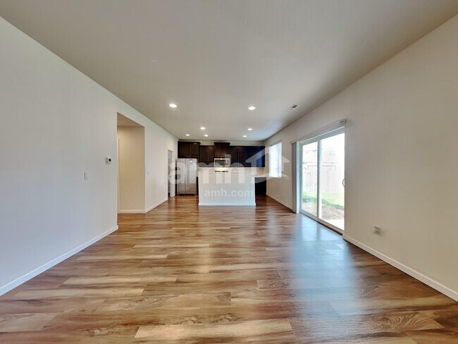 Building Photo - 9011 NE 165th Ave