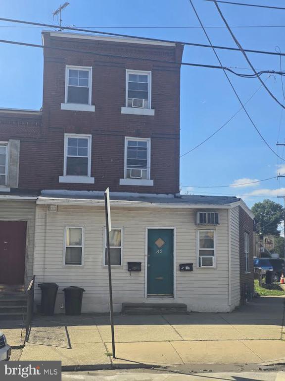 Building Photo - 82 N Sycamore Ave