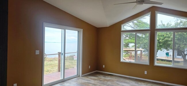 Building Photo - 200 Cypress Cir