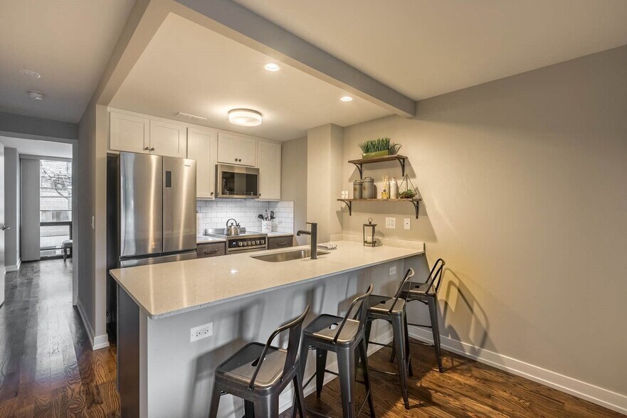 5910 North Sheridan Rd., Unit 704, Chicago, IL 60660 - 5940 N Sheridan Rd