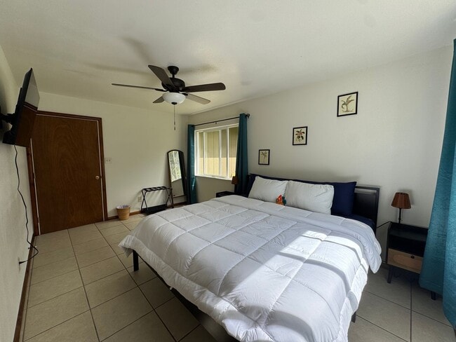 Building Photo - Utilities Included 2 Bedroom / 1 Bath Apartment