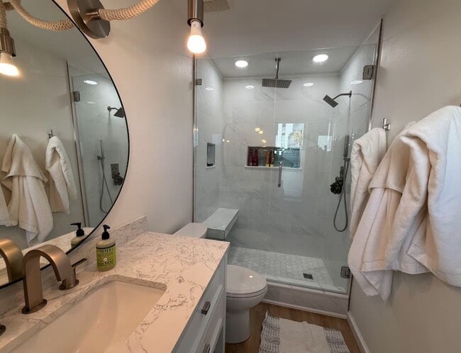 Building Photo - 22 Moreno Point Rd