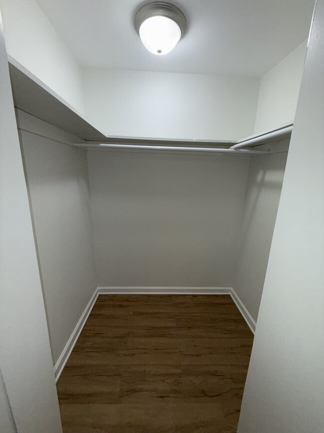 Building Photo - 212 Romney St