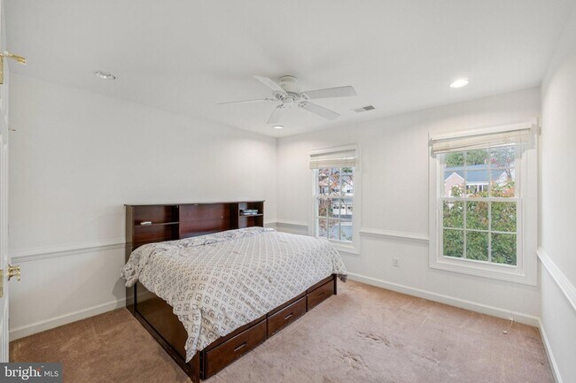 Building Photo - 4 Yellow Plum Ct