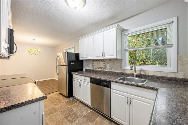 Building Photo - 1550- Chic 3BR Ranch in Parchment - Sleek,...