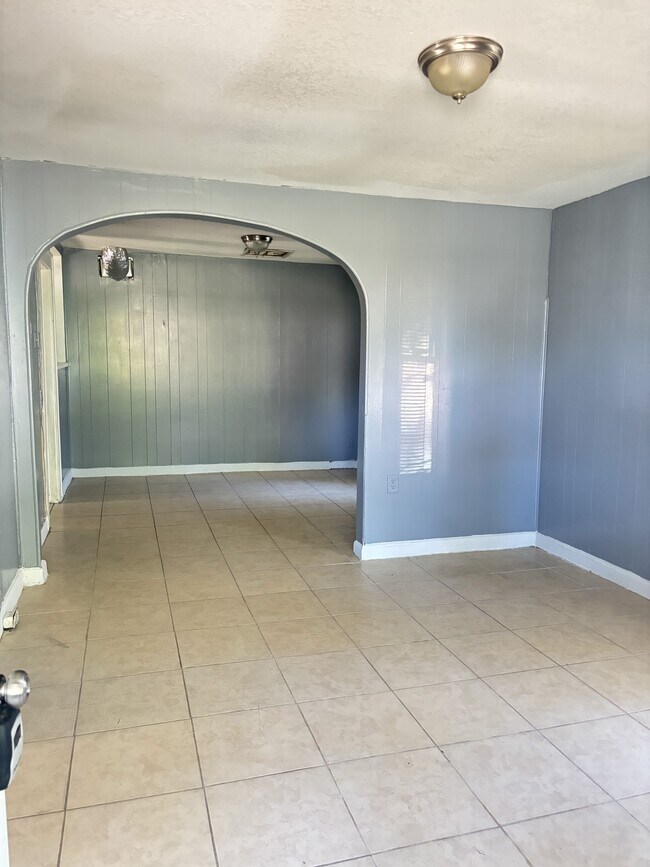 Building Photo - 444 Duray St