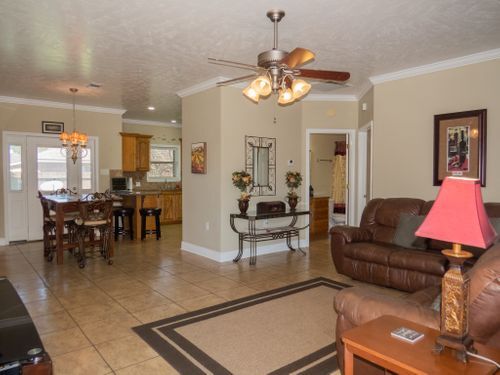 Building Photo - 617 E School St