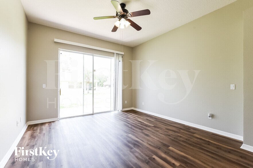Building Photo - 2101 Laparelle Dr
