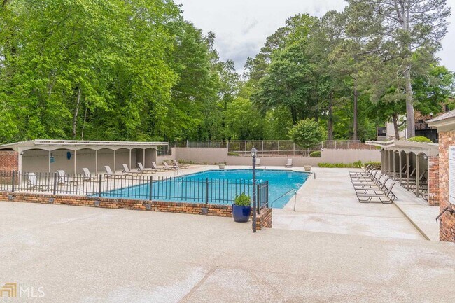 Building Photo - 3097 Colonial Way