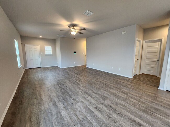 Building Photo - 3/2/2 in House Spring Valley / Luxury Vinyl Plank Through Out (NO Carpet) / Fenced in Yard / CISD...
