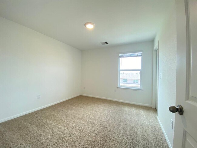 Building Photo - 217 Saide St