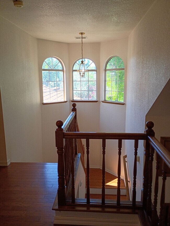 Building Photo - Excellent Fair Oaks Location 3 Bedroom Home!