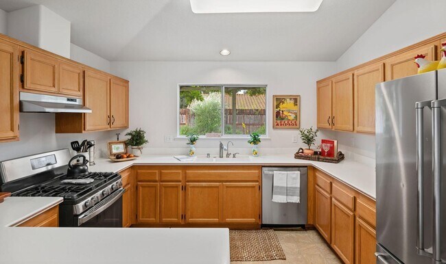 Building Photo - 475 Heritage Ln