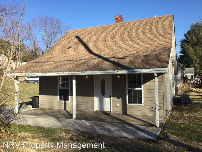 Building Photo - 2 br, 2.5 bath House - 911 Sanford Street
