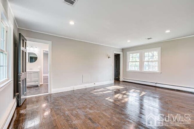 Building Photo - 55 Devon Rd