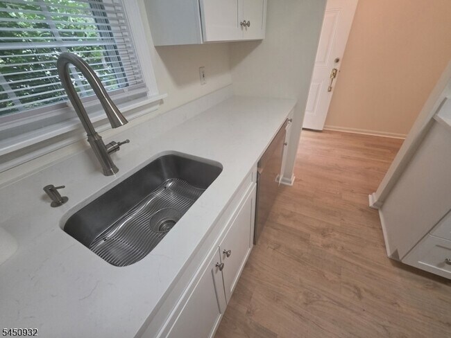 Building Photo - 87 Junco Ct