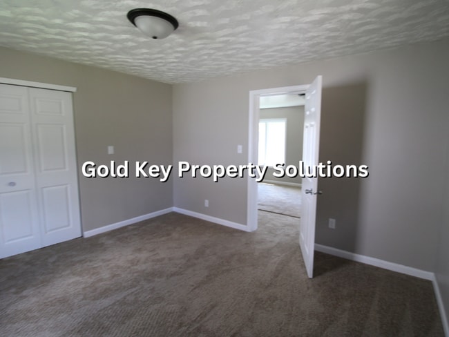 Building Photo - Fully Updated 2 BR 1 BA House with Covered...