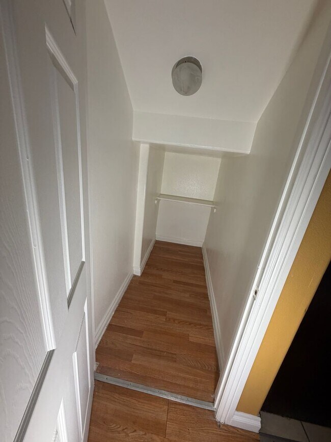 Building Photo - 40(718)