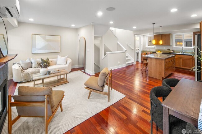 Building Photo - Downtown Ballard 3 bd 2.5 bath townhome in Great School district and minutes to Ballard Locks