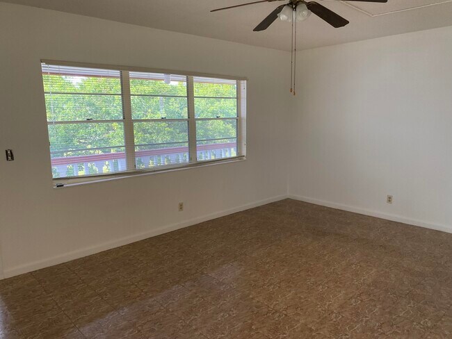 Building Photo - 209 Norwich I