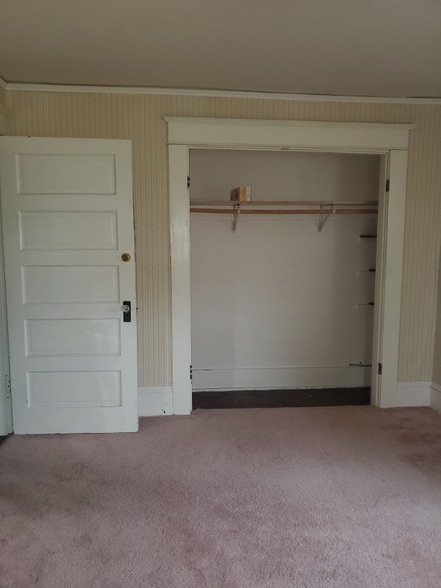 Building Photo - 555 N Broadway St