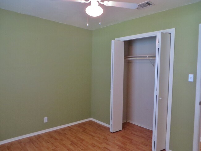 Building Photo - 3 Bedroom 2 Bathroom Georgetown Home